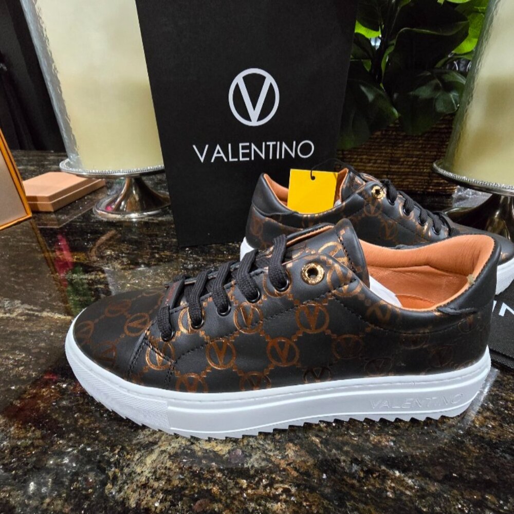 NWT/NIB Woman's Authentic Valentino Beatrice Black Leather Mono Embossed Shoes - Picture 4 of 14